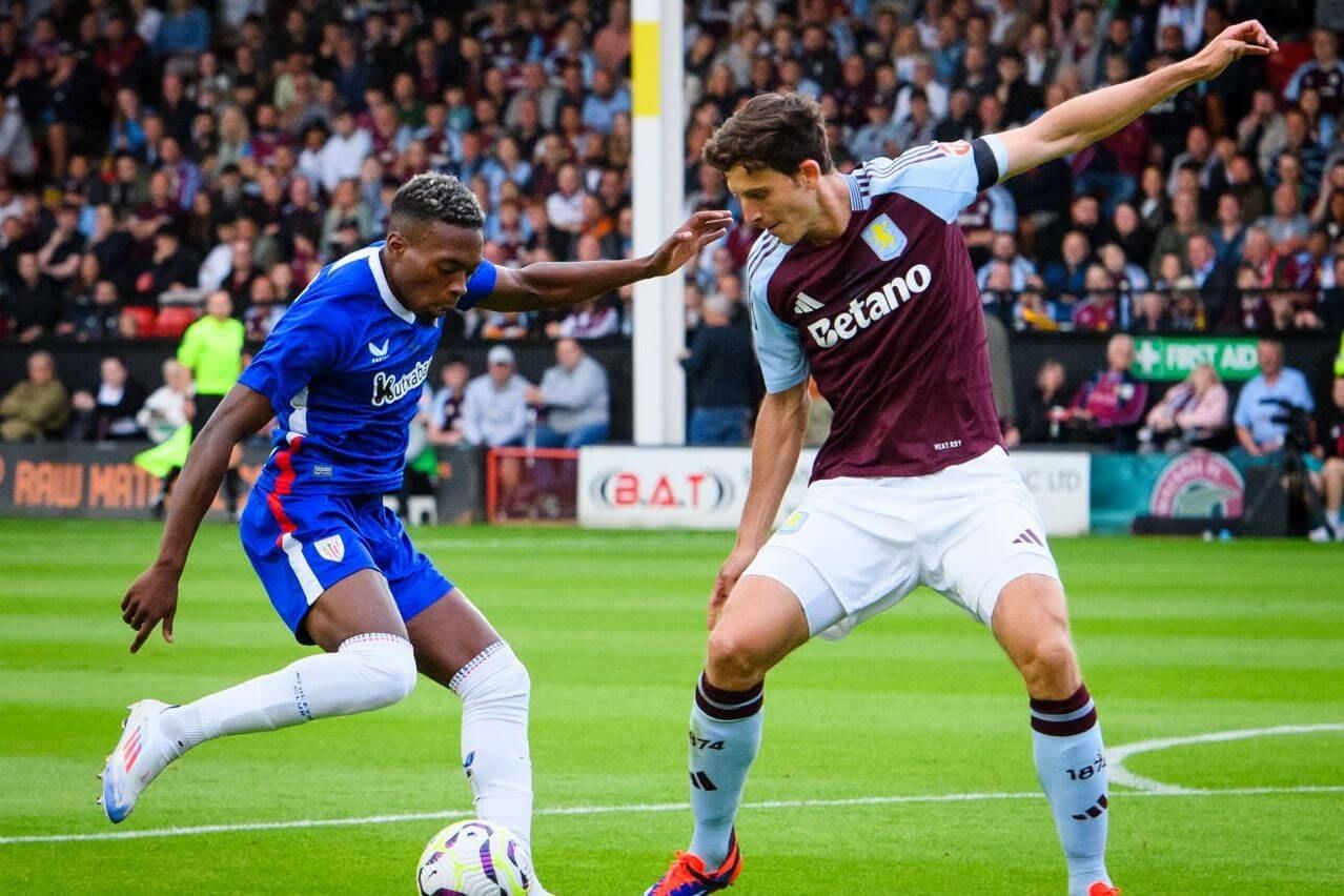  Álvaro Djaló busca un regate en el amistoso perdido ante el Aston Villa.