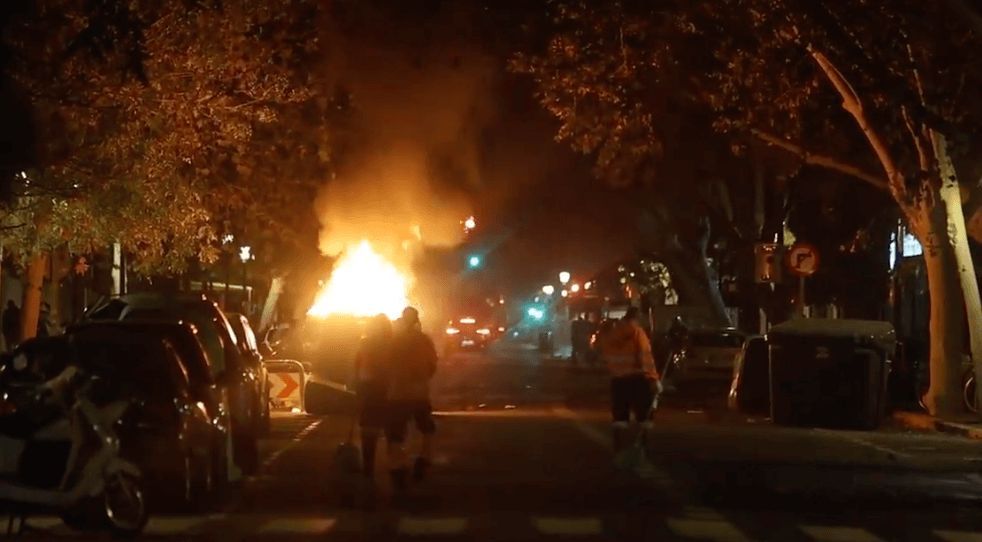  El contenedor en llamas en Valencia