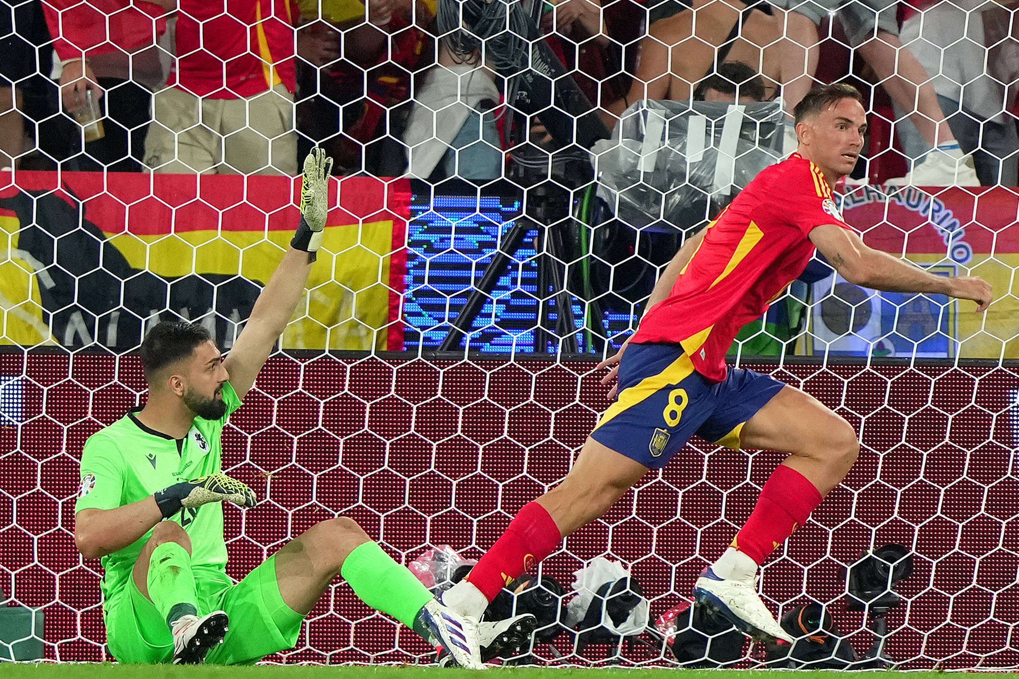 El gol de Fabián Ruíz a Giorgi Mamardashvili.