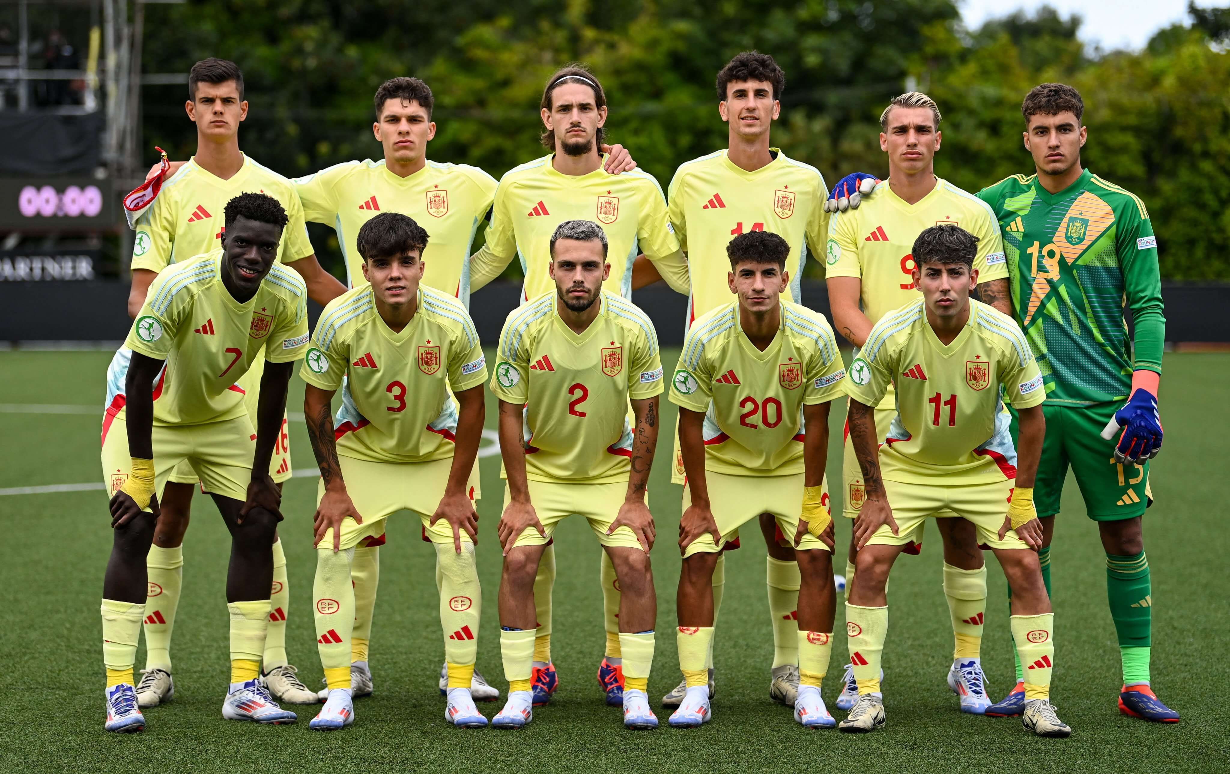 El once titular de España sub 19 ante Dinamarca.