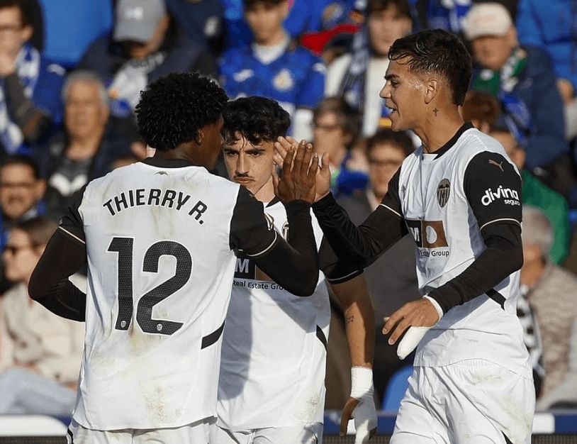  El primer gol de Enzo Barrenechea con el Valencia CF.