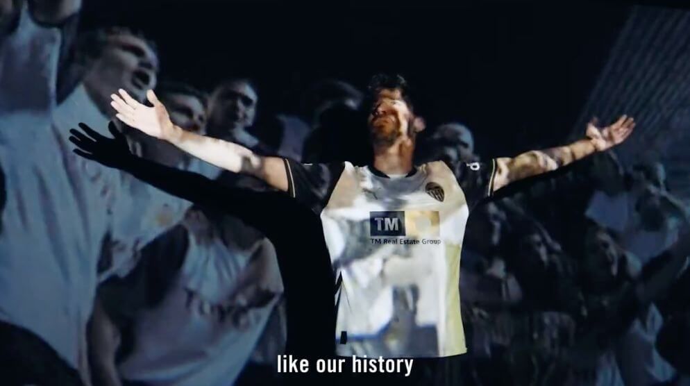 El Triplete sale oculto en el vídeo de presentación de la nueva camiseta.