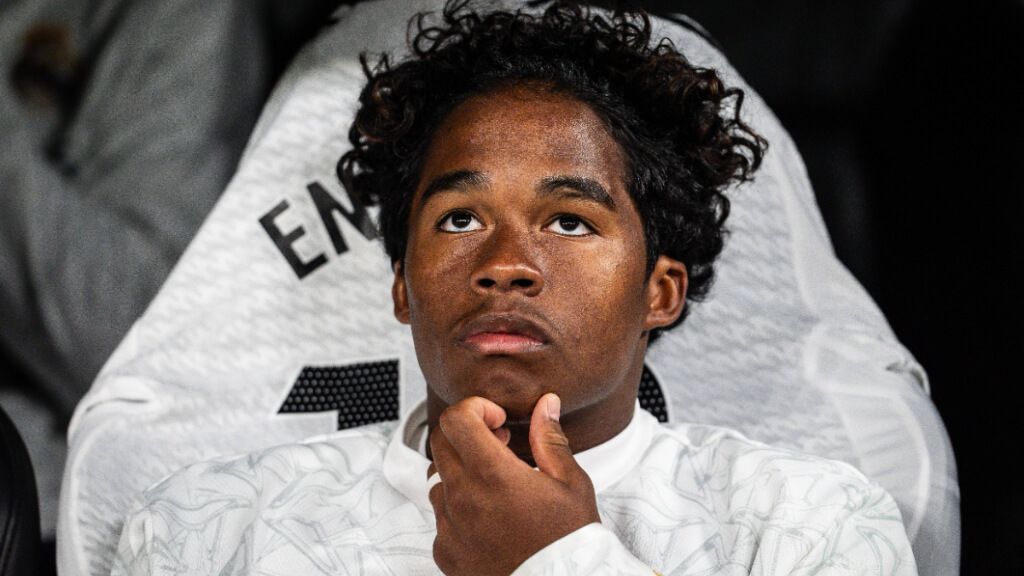  Endrick, en el banquillo del Santiago Bernabéu (Cordon Press)