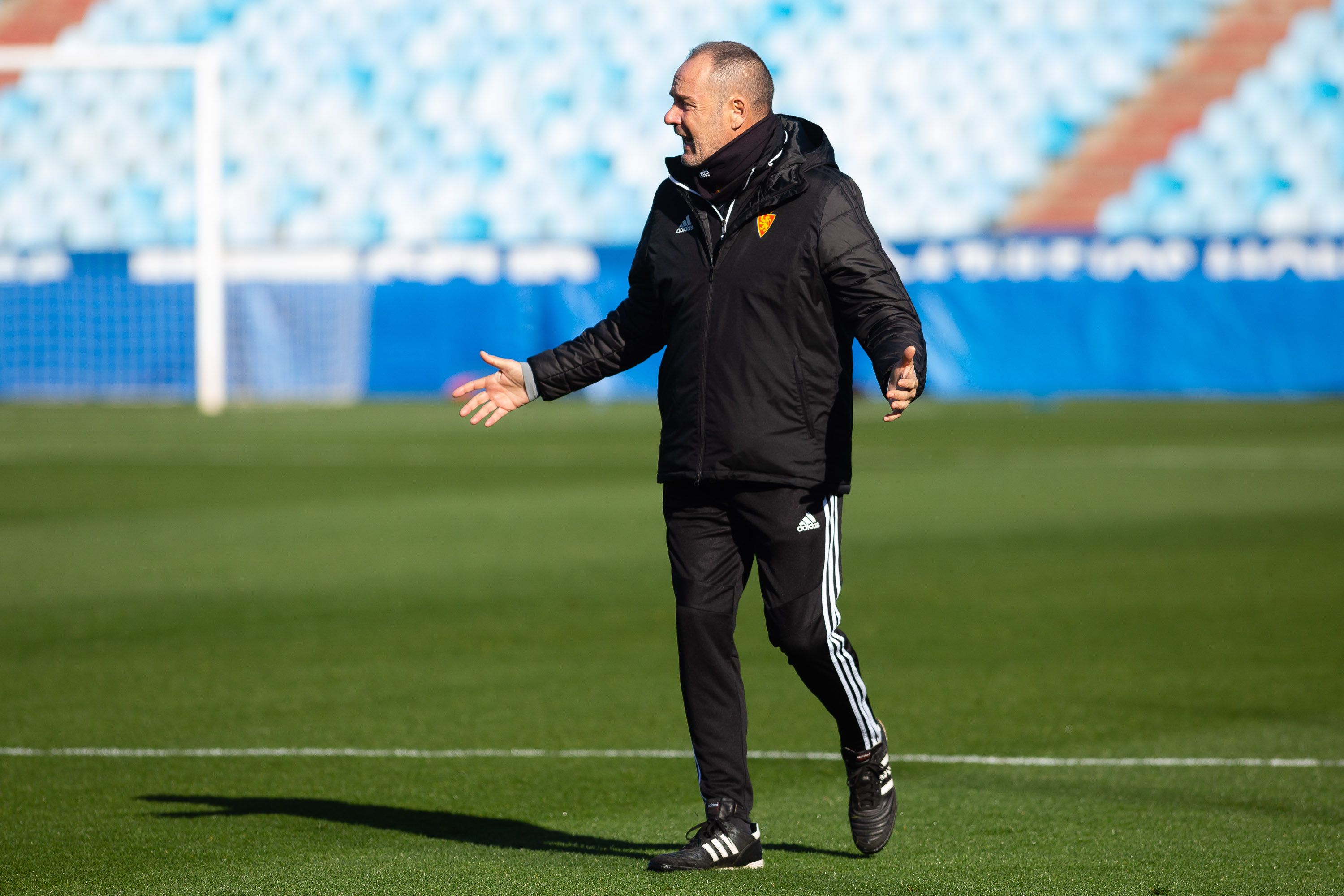 Víctor Fernández, en un entrenamiento a puerta abierta en La Romareda.