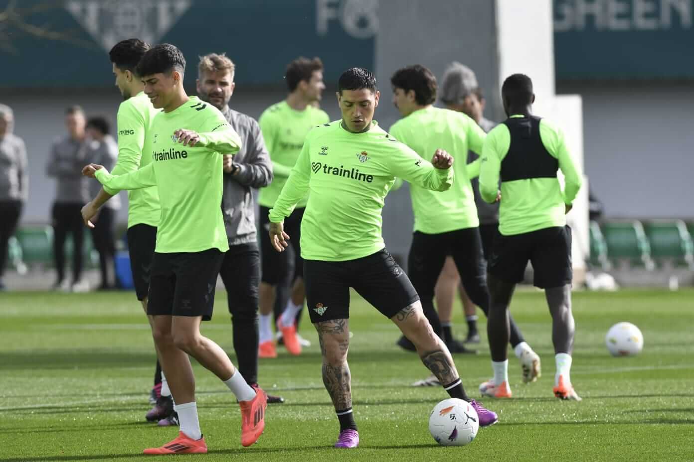 Chimy Ávila, en entrenando con el Betis.