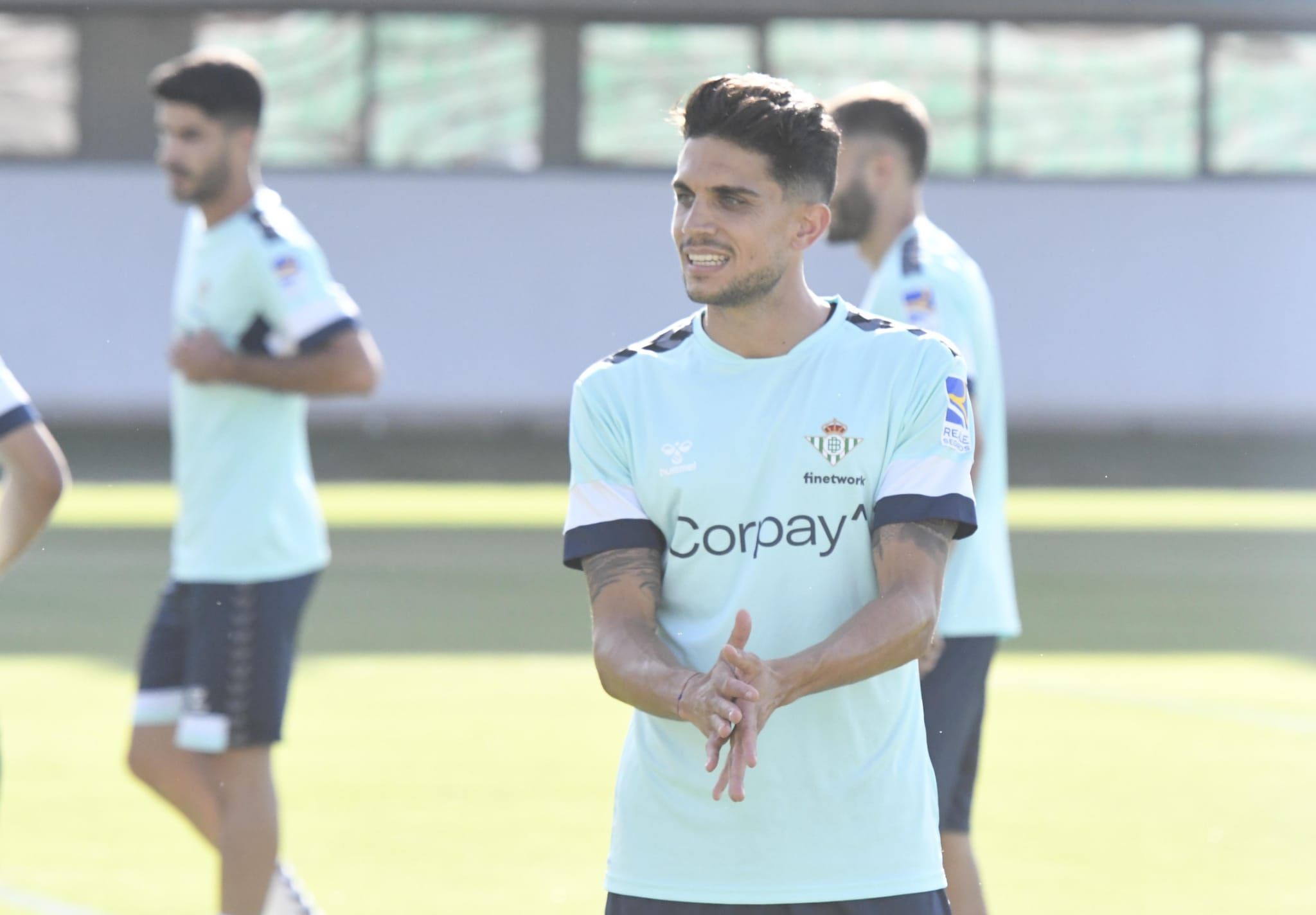 Marc Bartra, en un entrenamiento con el Betis.