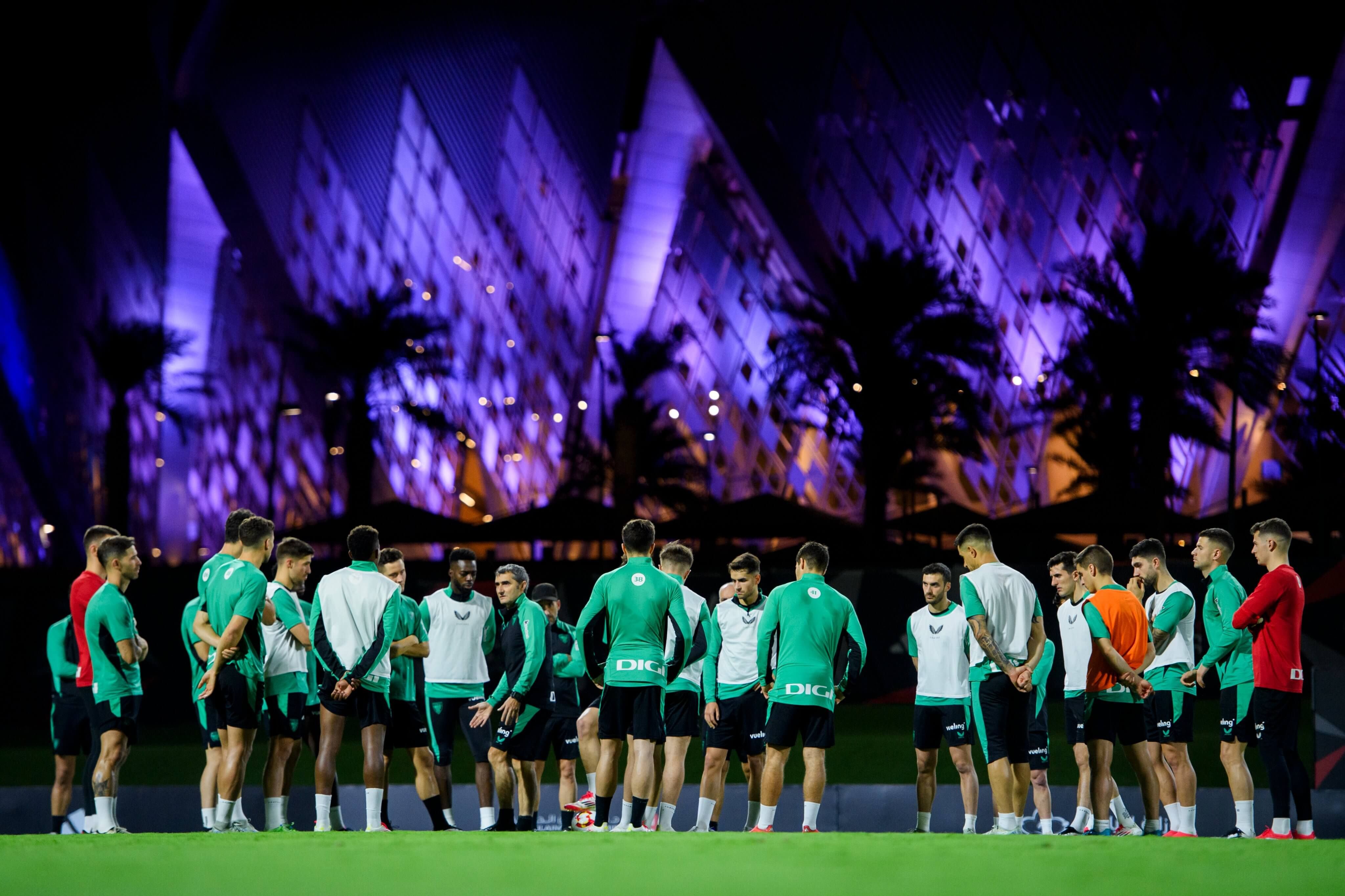  La plantilla de Ernesto Valverde preparaba así la Supercopa en Yeda.