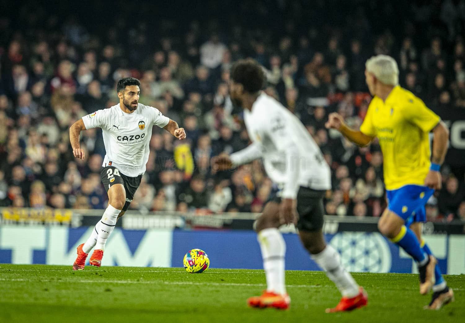  Eray Cömert, en el Valencia CF - Cádiz CF.