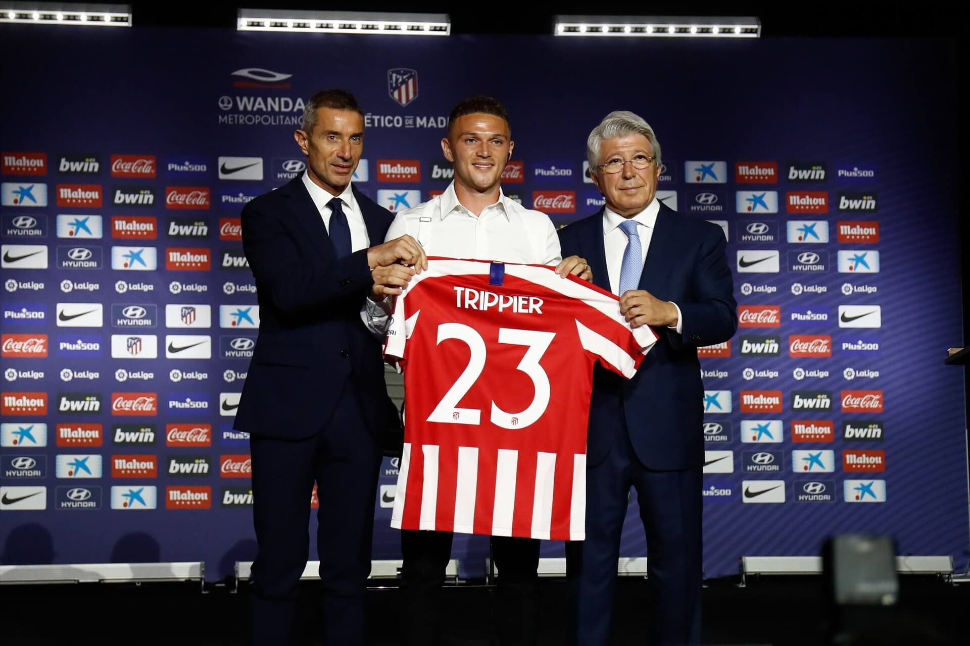  Andrea Berta y Enrique Cerezo, durante la presentación de Trippier