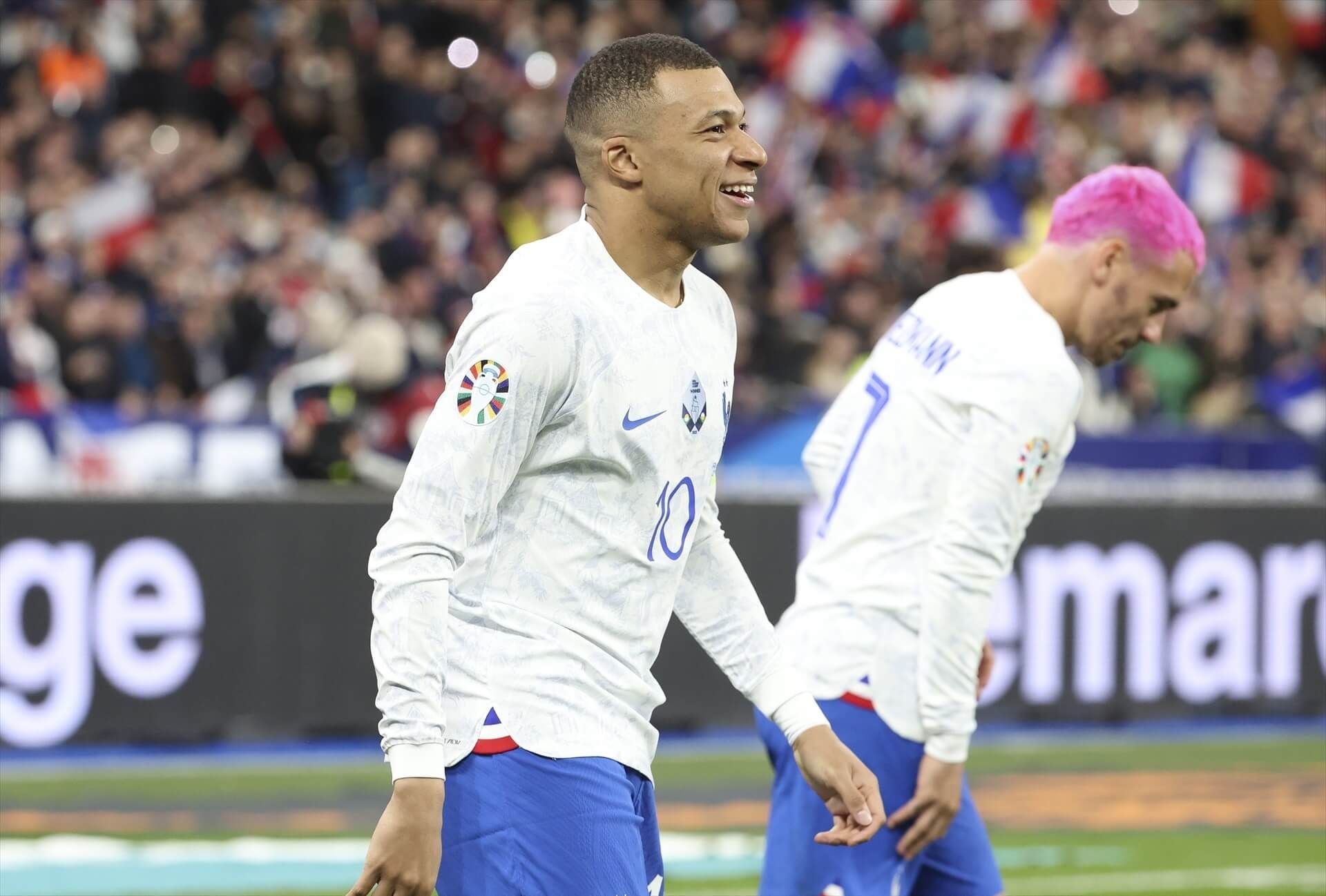  Mbappé y Griezmann en un partido con la selección francesa