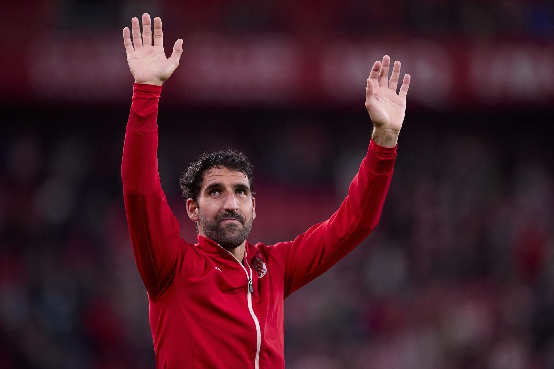  El navarro Raúl García, en su despedida de San Mamés.