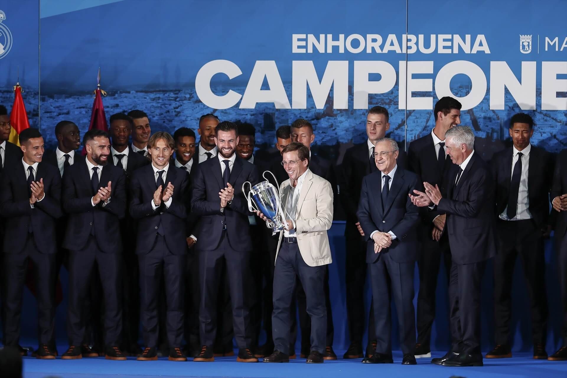  Martínez-Almeida en la recepción al Real Madrid por su 15ª Champions League