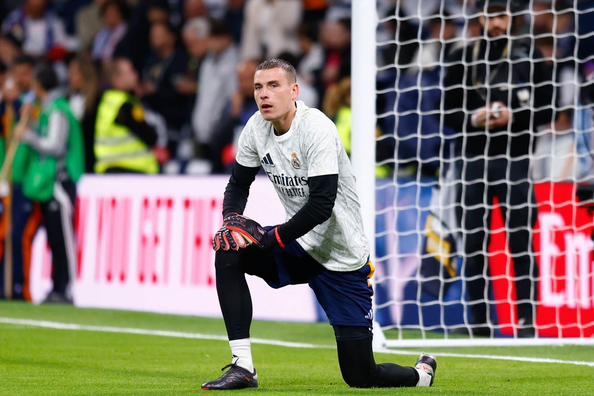  Andriy Lunin, en un calentamiento con el Real Madrid