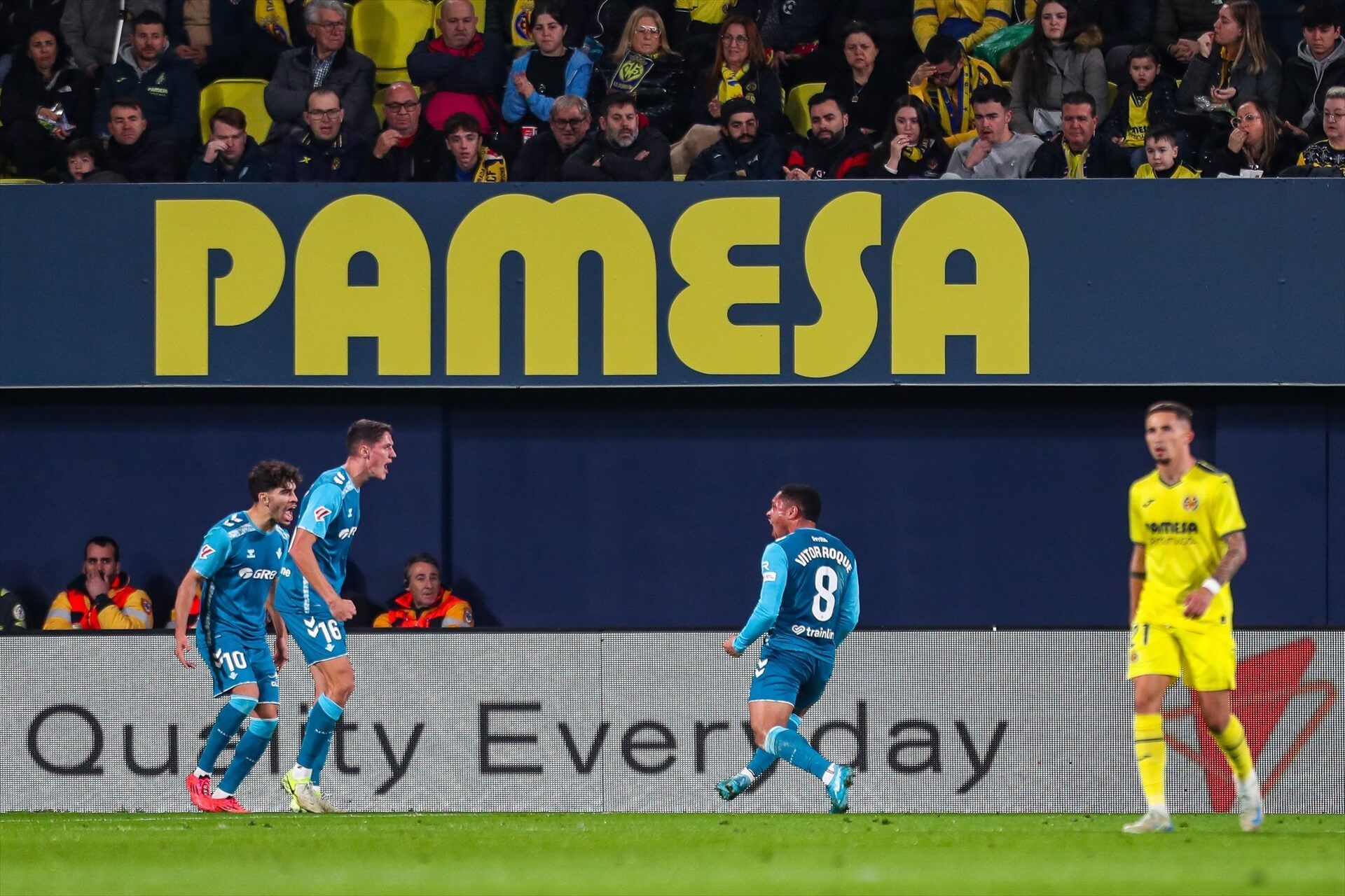  Vitor Roque celebra su gol ante el Villarreal.