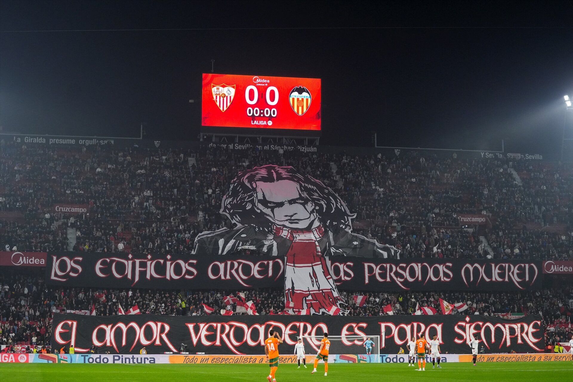 El tifo de Biris Norte en el Sevilla-Valencia.