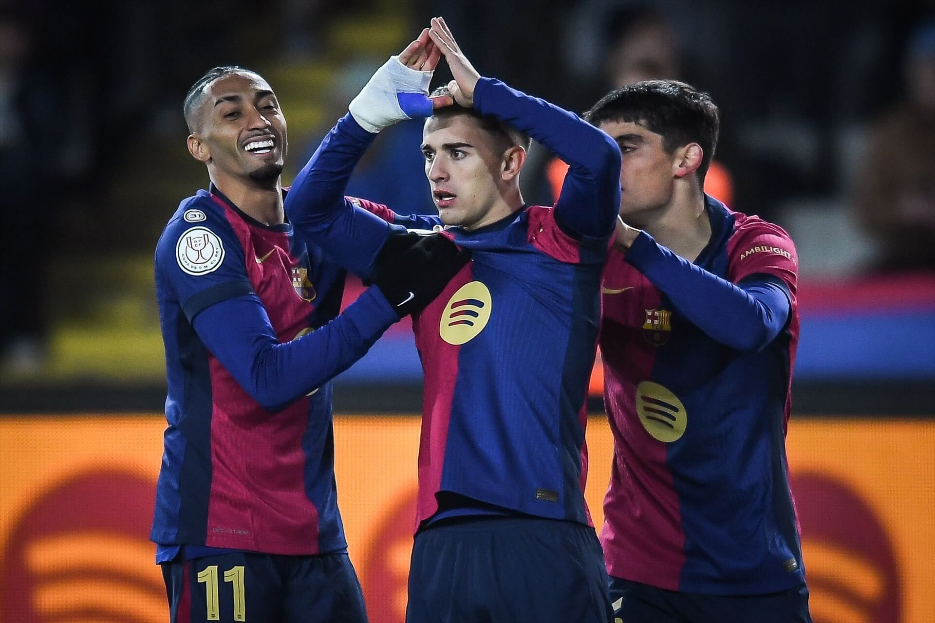  Gavi pidiendo perdón tras marcar al Betis.