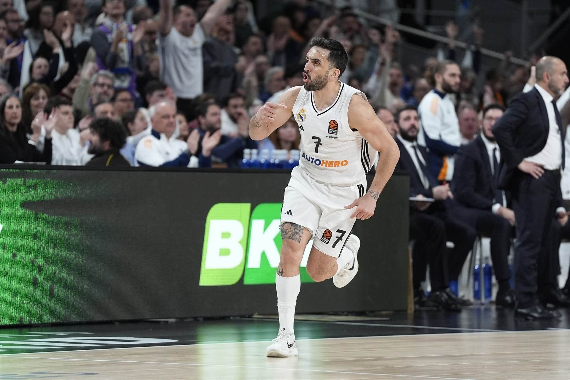  Facundo Campazzo en el partido ante Paris Basketball de play in
