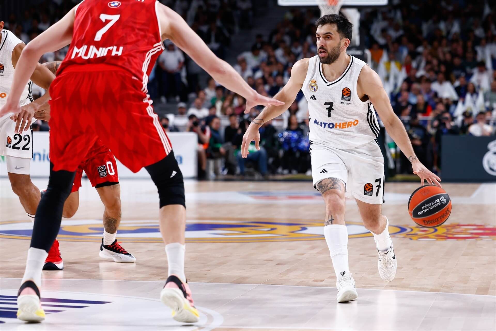 Facundo Campazzo en el Real Madrid - Bayern de Múnich de play in