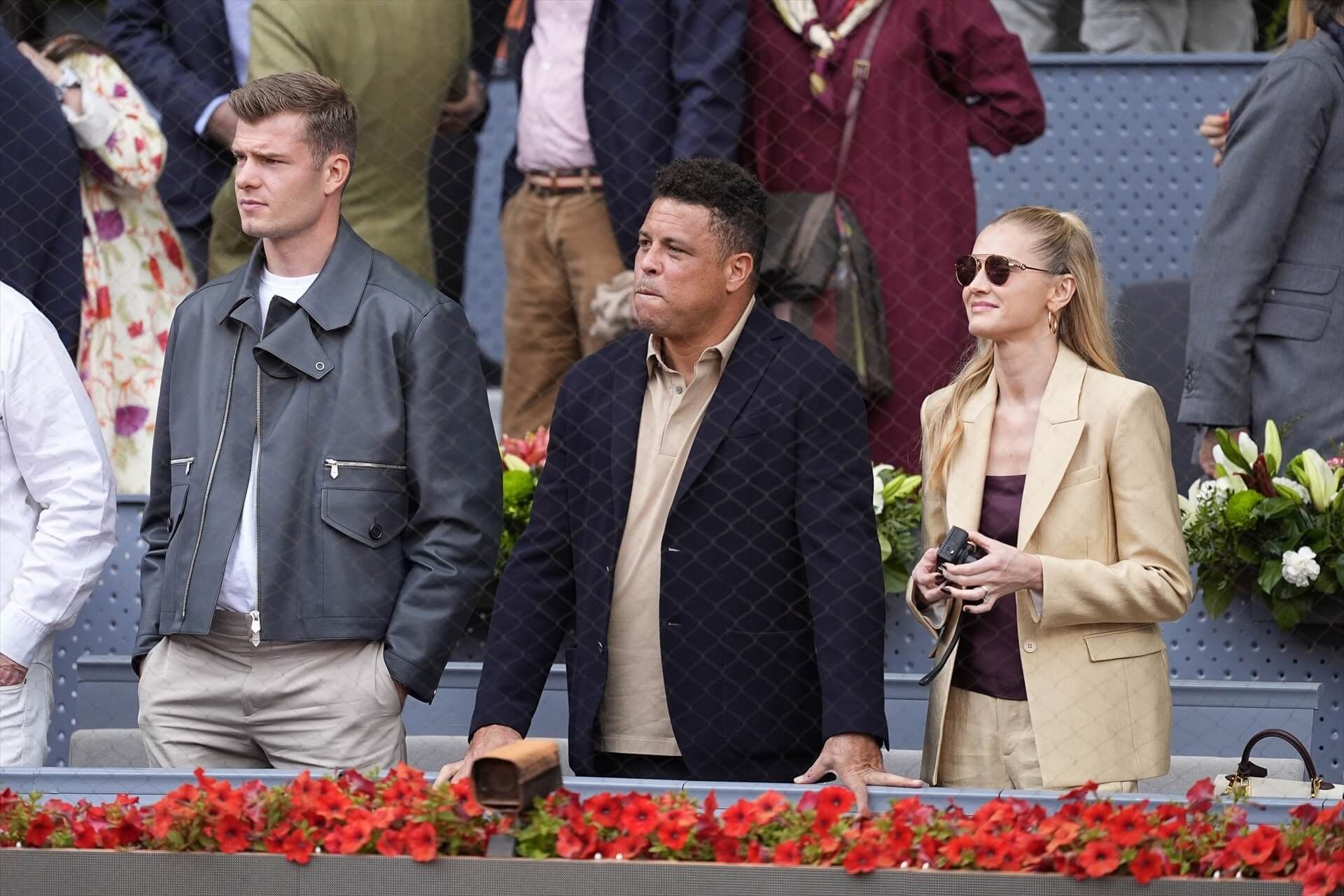  Alexander Sorloth, Ronaldo Nazario y Celina Locks durante la final del Mutua Madrid Open 2025 (Foto