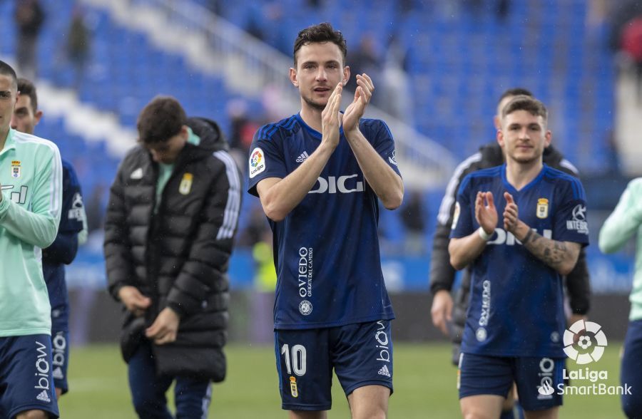 Borja Sánchez aplaude a la afición en Butarque (Foto: LaLiga).
