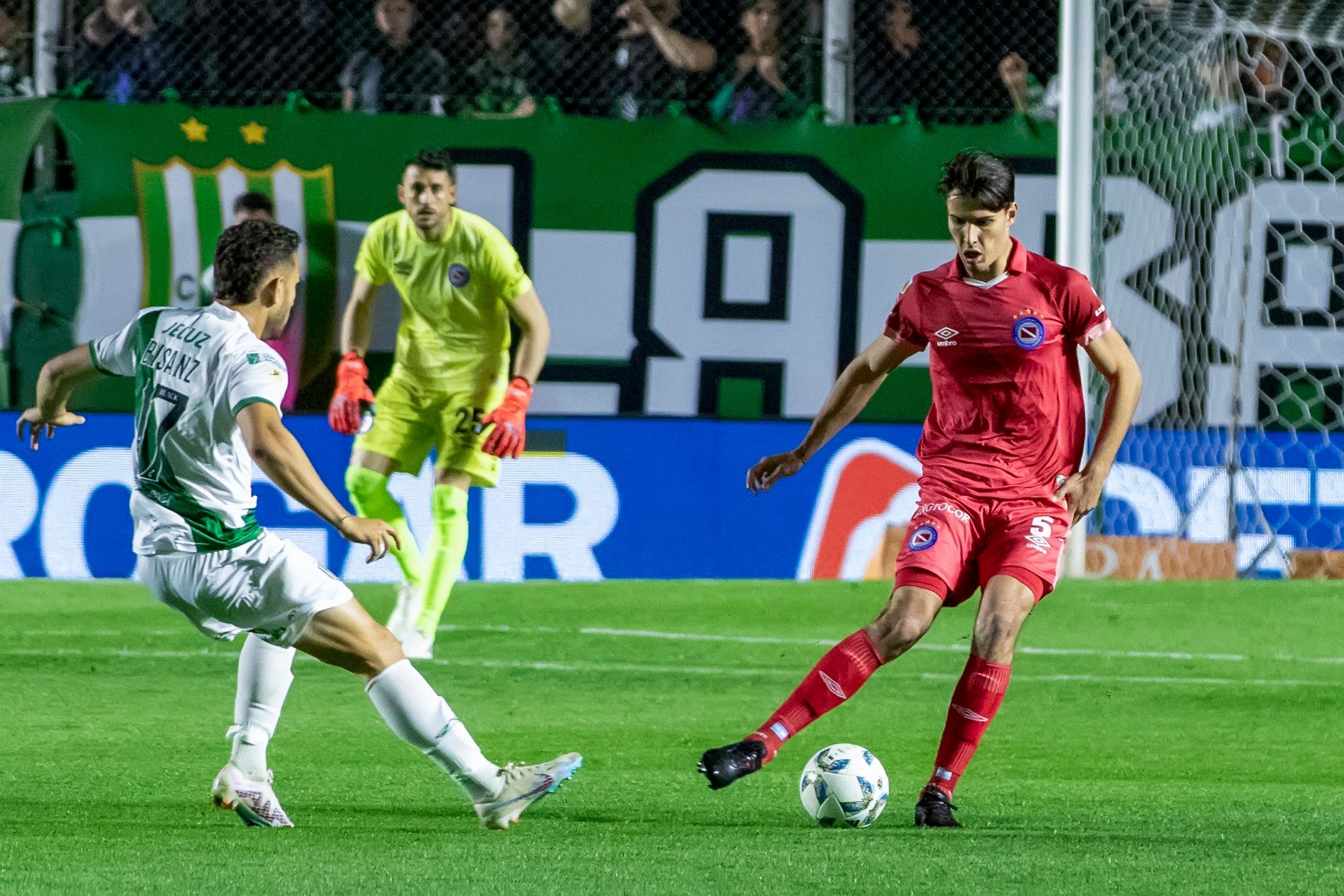 Federico Redondo, en la órbita del Real Madrid, en un partido.