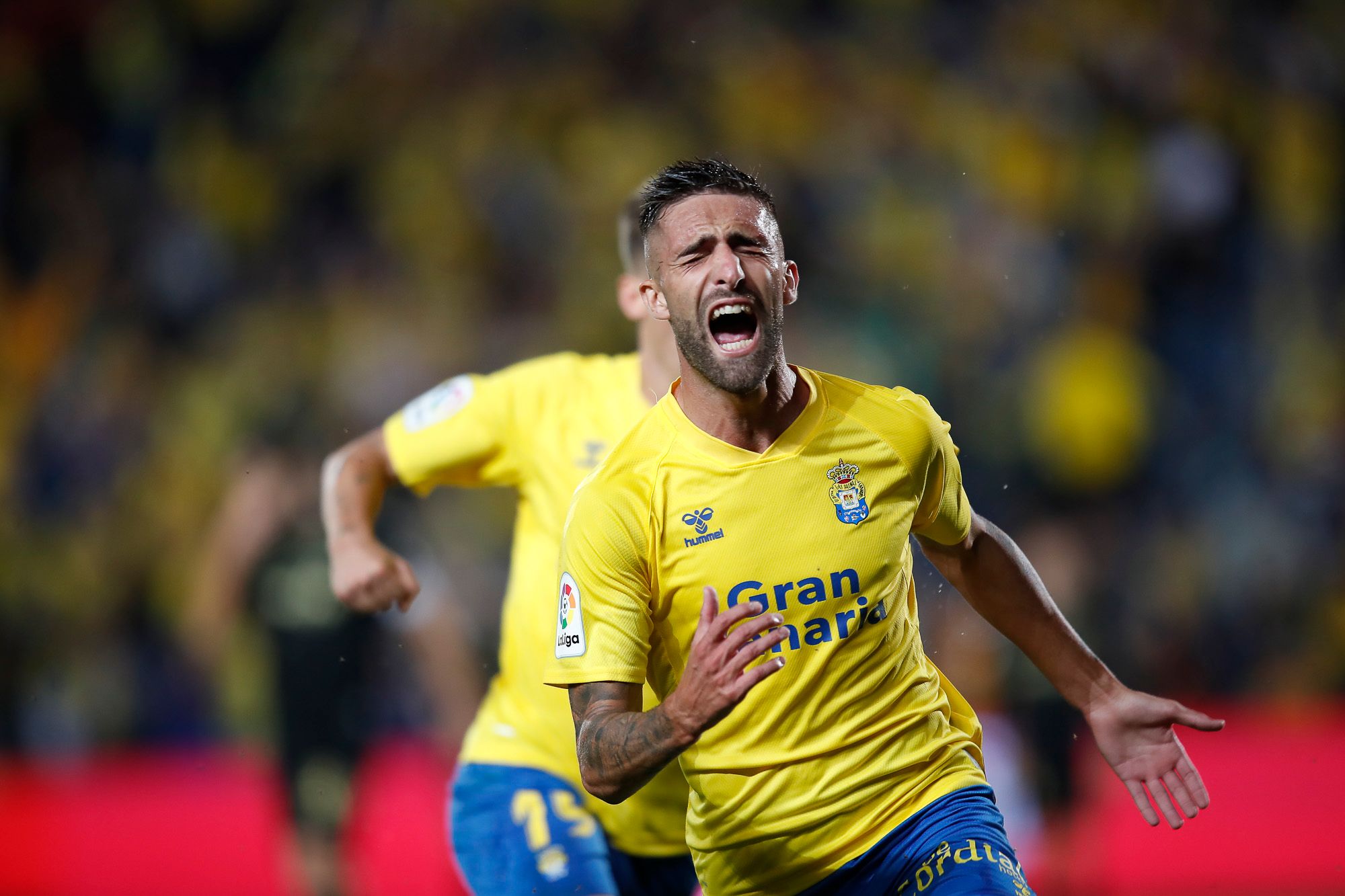  Pejiño celebra uno de sus goles.