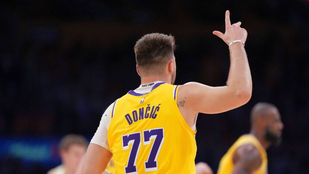  Luka Doncic en su debut con los Lakers (Cordon Press)
