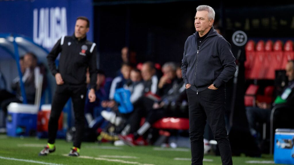  Javier Aguirre en un partido del Osasuna (Europa Press)