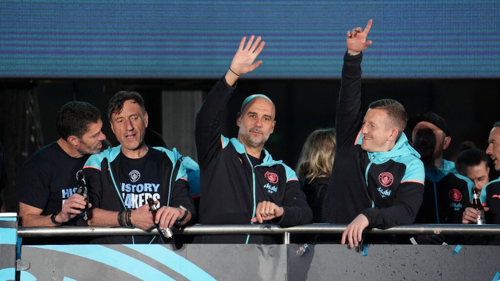  Pep Guardiola celebrando el título del Manchester City (Europa Press)