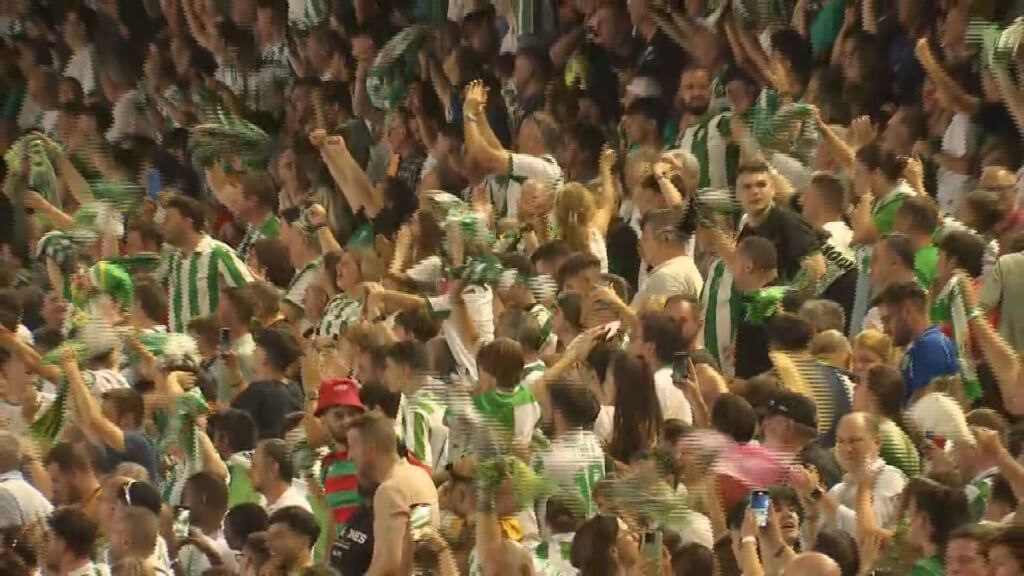  La afición del Córdoba celebra el ascenso