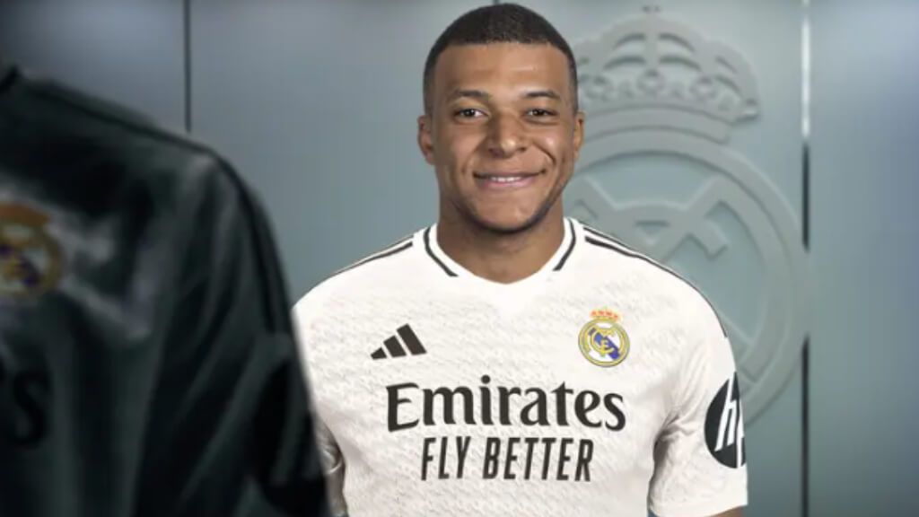 Kylian Mbappé con la camiseta del Real Madrid