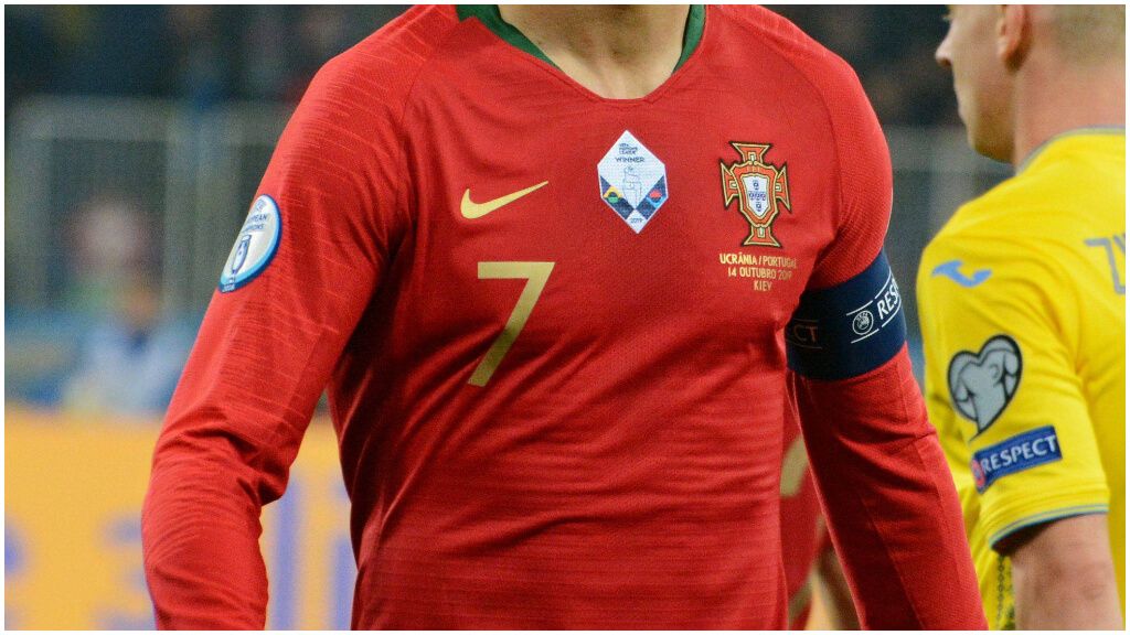  El pecho de Cristiano Ronaldo durante el Clasificatorio para la Eurocopa durante el 2019 tras obten