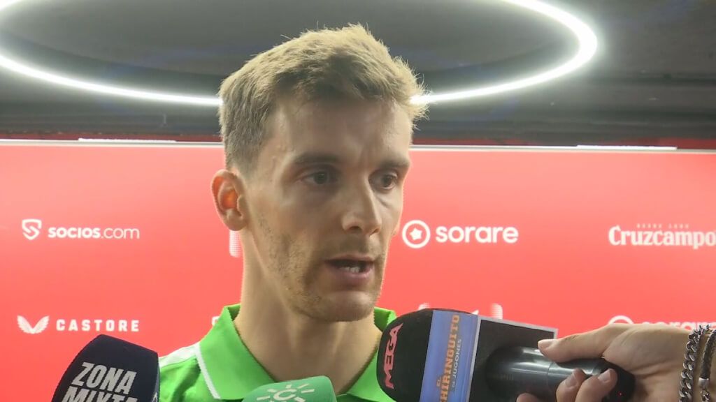  Diego Llorente, en zona mixta