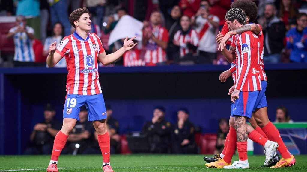  Julián Álvarez celebra su primer gol en Champions con el Atlético