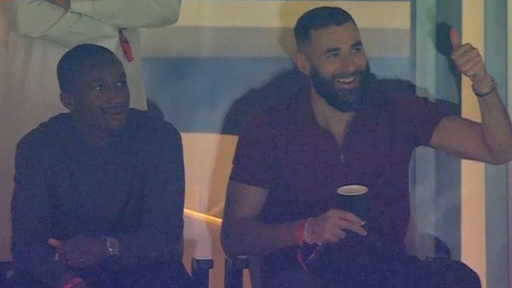  Benzema saludando en el Real Madrid - Mallorca (Movistar +)