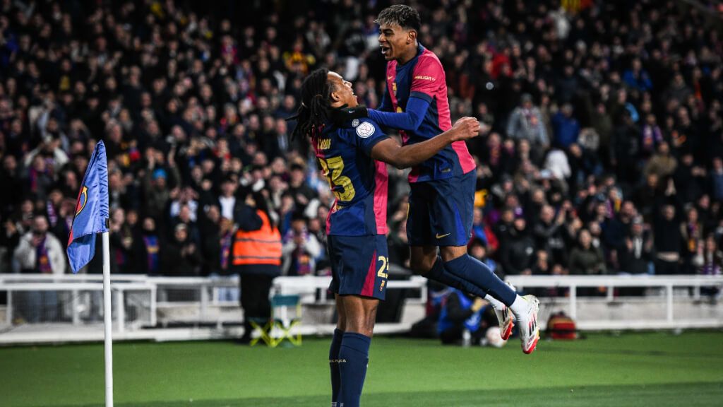  Lamine Yamal y Jules Koundé (Europa Press)