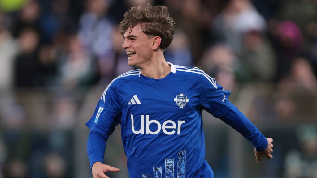  Nico Paz celebrando su gol contra el Atalanta (Cordon Press)