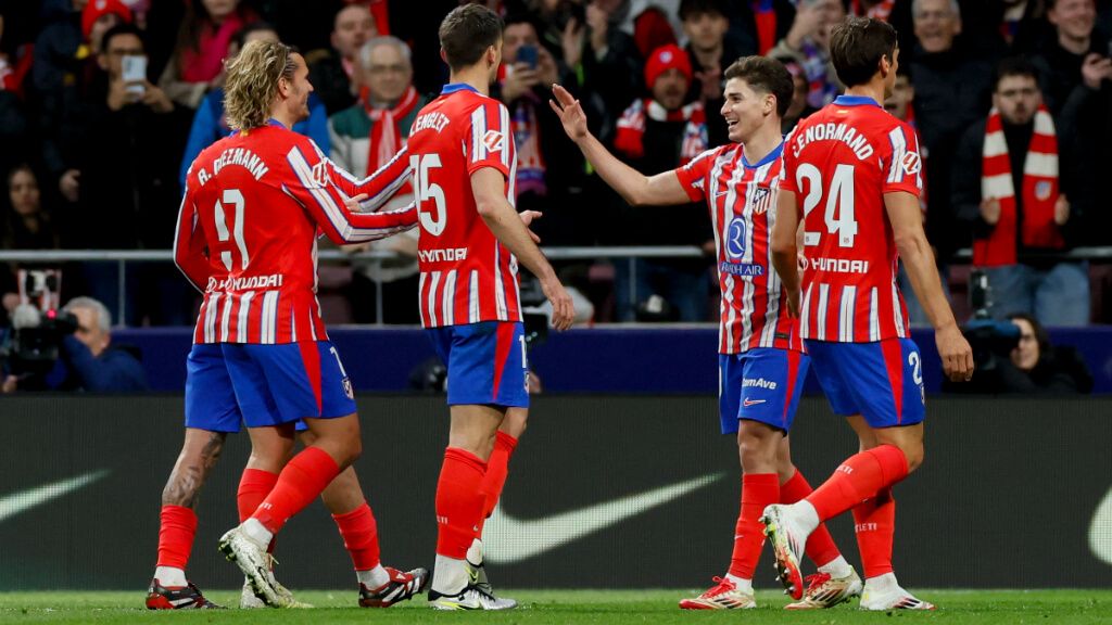 Los jugadores del Atlético de Madrid celebran el 1-0 contra el Barça