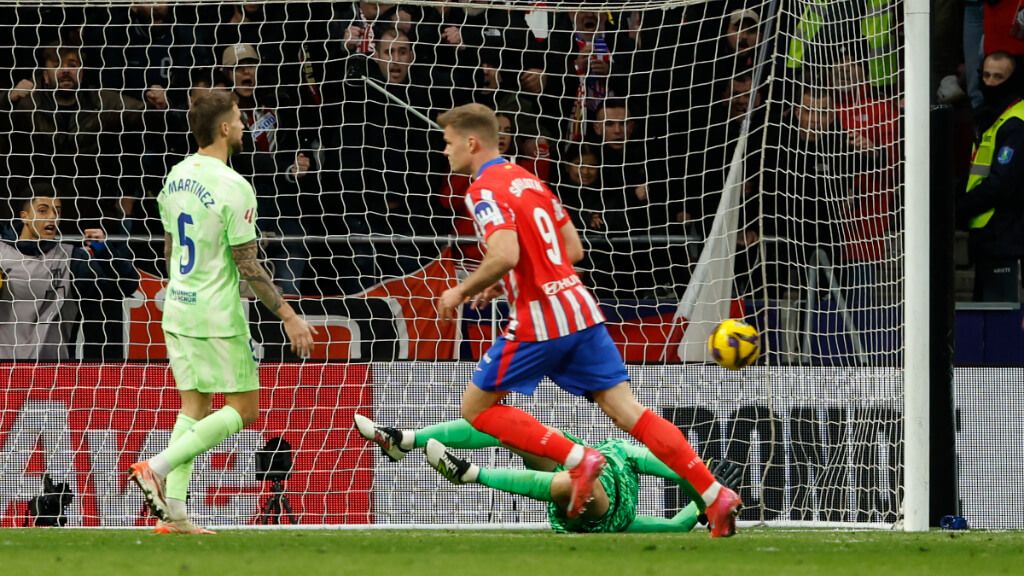  Alexander Sorloth anotando contra el FC Barcelona