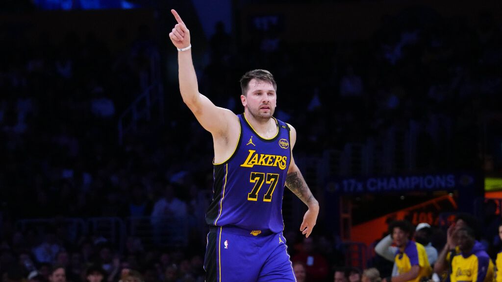  Luka Doncic en el partido contra los Spurs (Cordon Press)