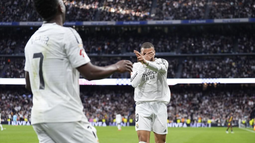  Mbappé y Vinicius en un partido en el Santiago Bernabéu