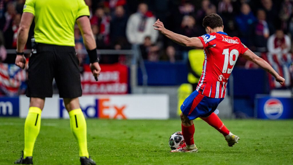 Julián Álvarez y la polémica con su penalti (Cordon Press)