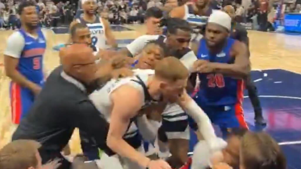  Pelea entre los Timberwolves y los Pistons (@TheNBACentel)