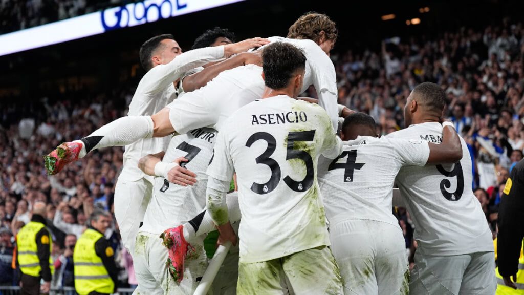  Los jugadores del Real Madrid celebrando en el Bernabéu (Europa Press)