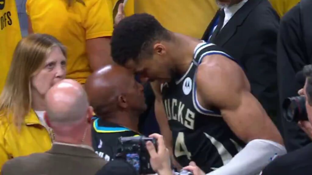  Antetokoumpo encarándose con el padre de Haliburton (Redes sociales)