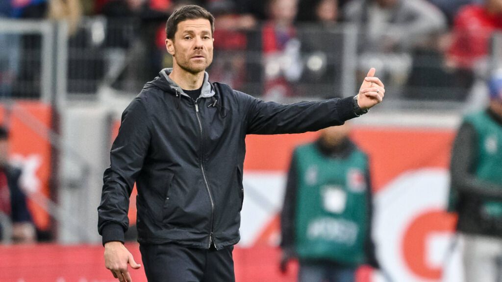 Xabi Alonso dirigiendo al Leverkusen (Cordon Press)