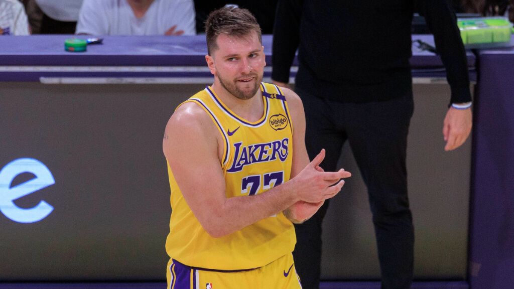 Luka Doncic, en un partido con Los Lakers (Cordon Press)