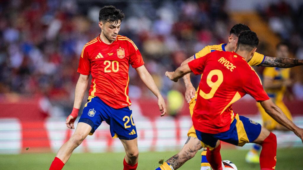 Pedri González y Ayoze Pérez, durante el España-Andorra (foto: Cordon Press).