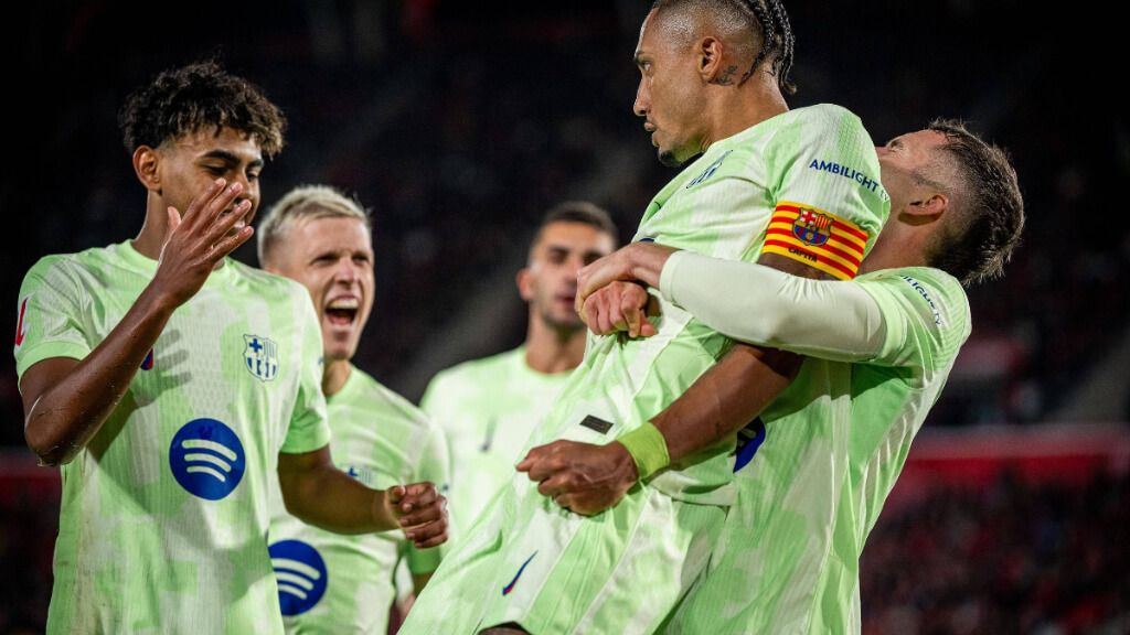  Lamine Yamal celebra el gol de Raphinha en el Mallorca-Barcelona (foto: Cordon Press).