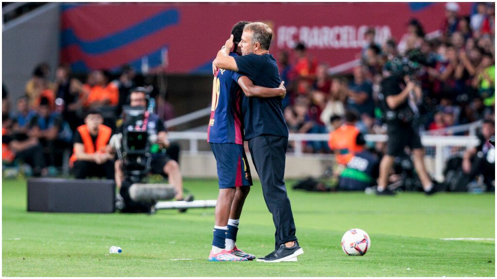  Lamine Yamal y Hansi Flick. (Fuente: Europa Press)